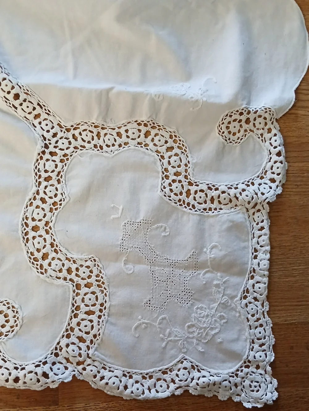 Vintage Handmade Tablecloth Set